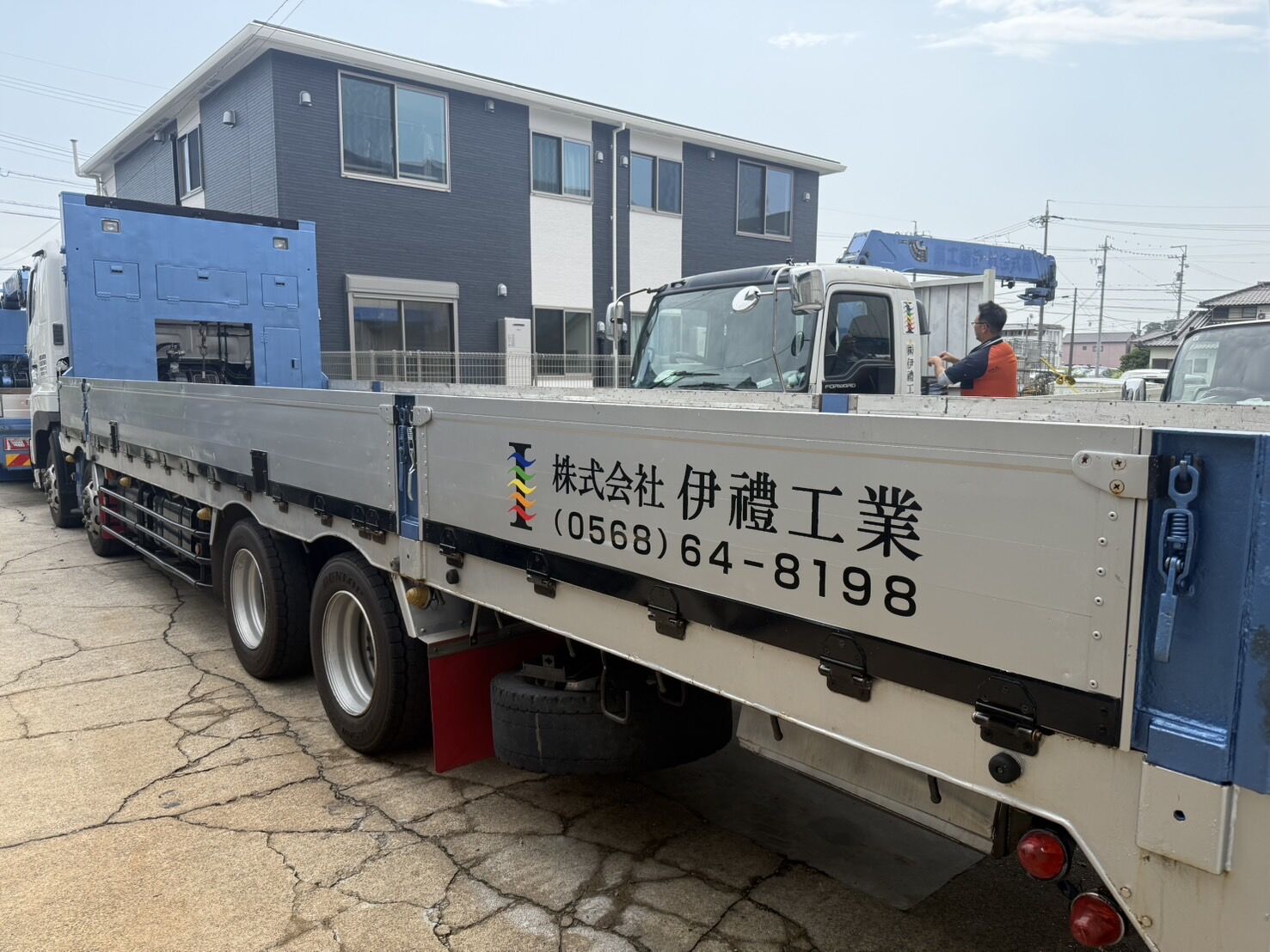 🚚トラックに社名をいれました🚚
