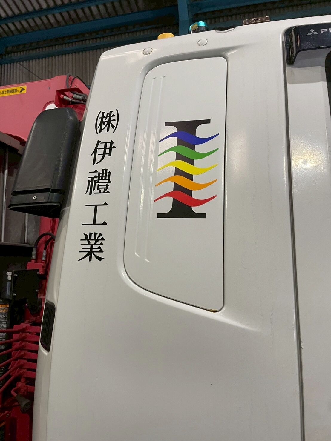 6tユニックにステッカーを貼りました🚚