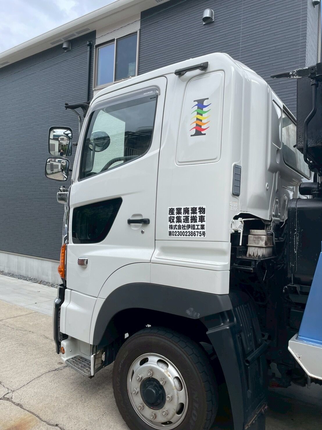 🚚大型トラックに社名をいれました🚚